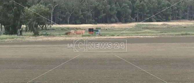 Strada crollata e condotta sequestrata: agricoltori in ginocchio a Cropani
