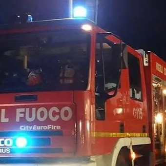 In fiamme un negozio di articoli per la casa a San Lucido, indagini
