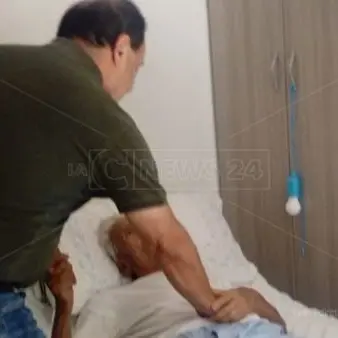 L’incontro di Lucano con il padre malato. «Oggi tornano a casa due persone, io e Salvini»