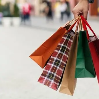 A fare shopping o al bar anziché lavorare. Indagati 30 dipendenti pubblici a Scilla