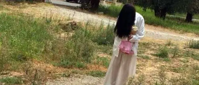 Danno la caccia a Samara con spranghe e bastoni, panico a Lamezia