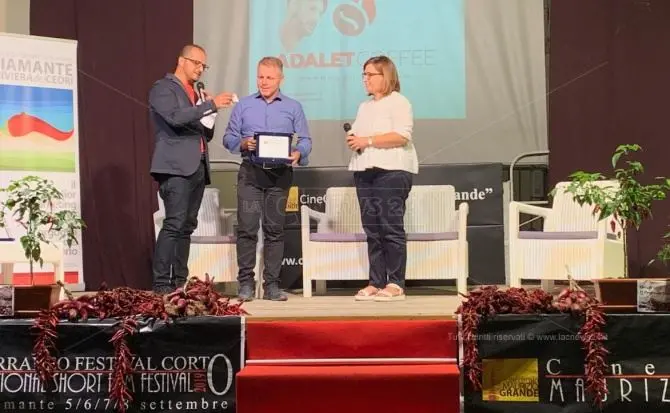 L’arte dei Carbonari affascina Diamante: premiato il reporter Caracciolo