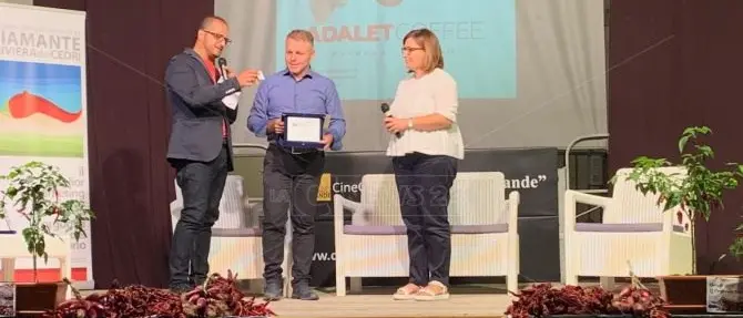 L’arte dei Carbonari affascina Diamante: premiato il reporter Caracciolo