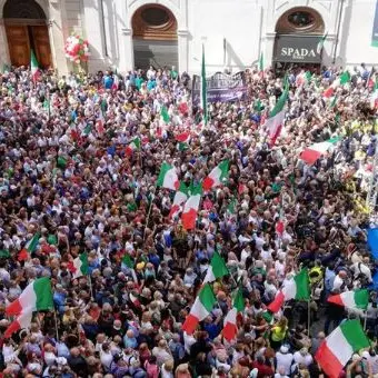 Lega e Fdi in piazza contro il governo. Salvini: «No ai poltronari»