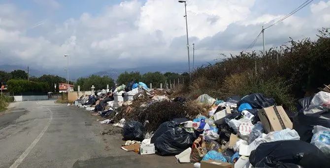 A Lamezia è sempre più emergenza rifiuti: «Alto rischio sanitario»