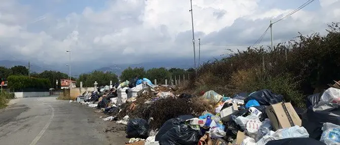 A Lamezia è sempre più emergenza rifiuti: «Alto rischio sanitario»