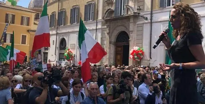 I calabresi di Fdi in piazza a Roma contro il governo: «Altro che fascisti»