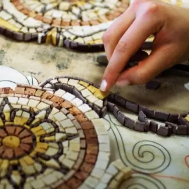 Percorsi d'integrazione, parte a Rende il corso di mosaicista
