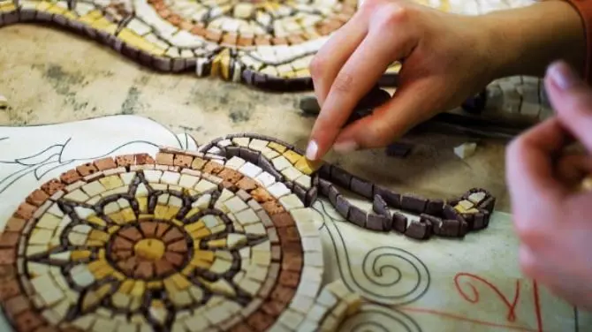Percorsi d'integrazione, parte a Rende il corso di mosaicista