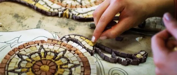 Percorsi d'integrazione, parte a Rende il corso di mosaicista