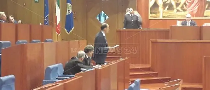 Riparte il Consiglio regionale, sostituiti gli arrestati Nicolò e Romeo