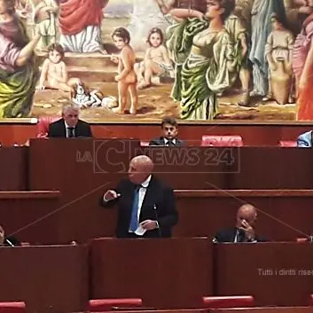 Finanziamento primarie, Oliverio costretto alla ritirata: non regge il patto con Forza Italia