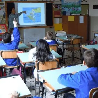 Scuola, l’educazione civica non torna in classe. Almeno per ora