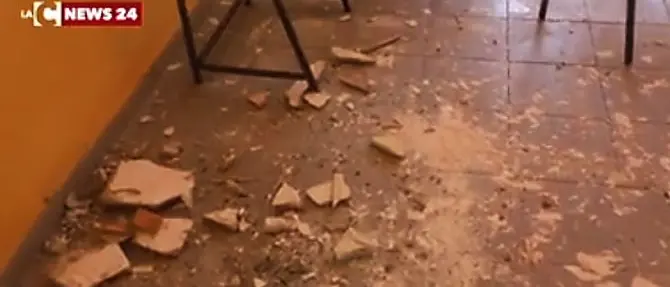 Palmi, la scuola cade a pezzi ma i docenti rassicurano: «Nessun pericolo»