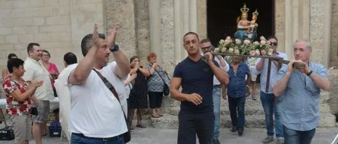 La Madonna di Polsi si ferma ma non si gira: «Non è stato inchino al boss»