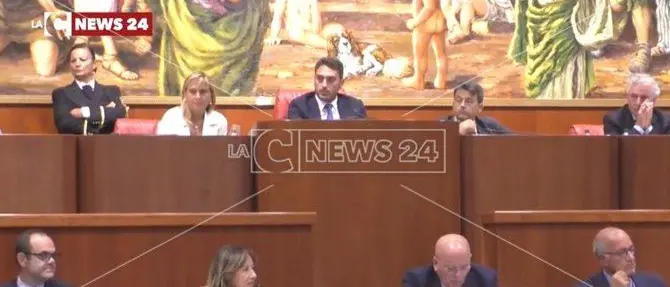 Il Consiglio regionale trasformato nel regno calabrese della supercazzola