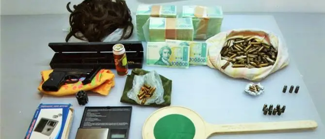 Cosenza: armi, munizioni e banconote fuori corso sequestrati a pregiudicato