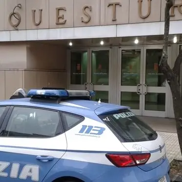 Cosenza, tenta di speronare l'auto dell'ex moglie: allontanato