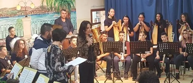 Scuola di Reggio Calabria a rischio chiusura? La dirigente rassicura