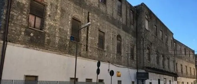 Ex ospedale di Catanzaro nel degrado, si mobilitano i giovani costruttori