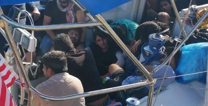 Sbarco migranti a Crotone, fermati tre presunti scafisti