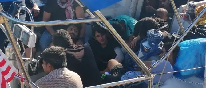 Sbarco migranti a Crotone, fermati tre presunti scafisti