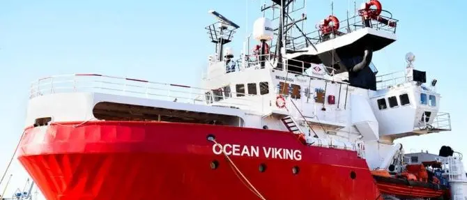 Migranti, Ocean Viking a Lampedusa. Salvini: «Eccoli, porti aperti senza limiti»