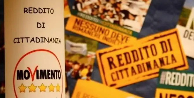 Riscuote il reddito di cittadinanza ma lavora in nero, denunciato