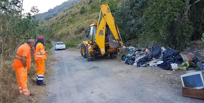 Tortora, rifiuti lungo le sponde del fiume Noce: avviata la bonifica