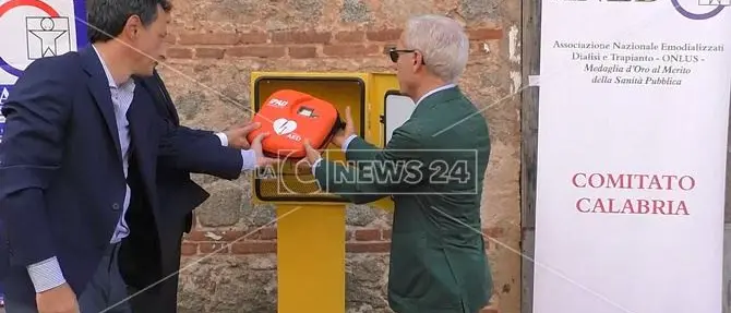 Acquaro, una città cardio-protetta: donato un defibrillatore