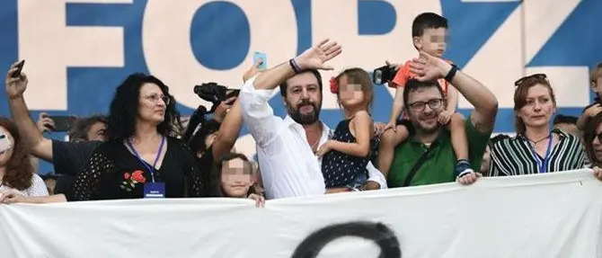 Lega vero partito di Bibbiano: a Pontida l’ennesimo affronto a quei bimbi