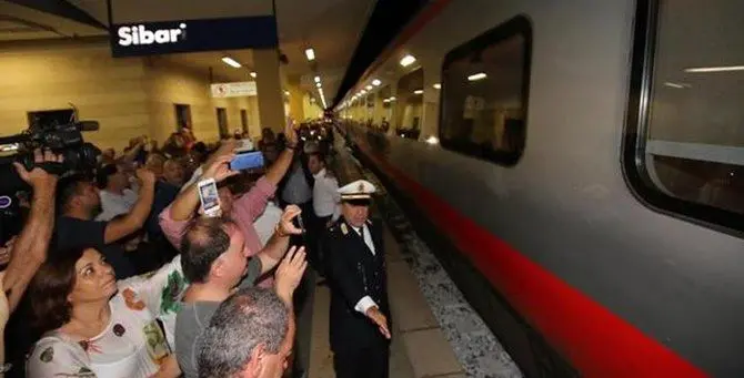 Frecciargento di Sibari pronto a partire, Oliverio inaugura e il vescovo benedice