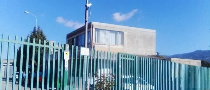 Senza stipendio e turni massacranti, protestano i dipendenti del depuratore di Rende