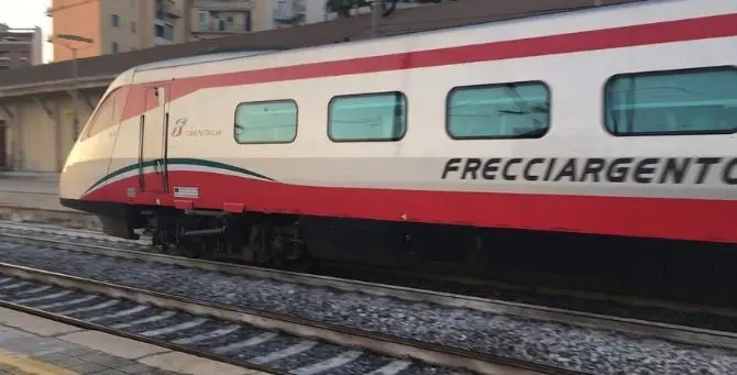 Debutto sfortunato per il Frecciargento: malore a bordo e arrivo in ritardo