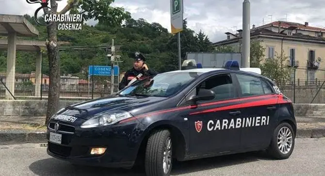 Sorpresi a rubare gasolio dai bus in sosta, due arresti a Cosenza