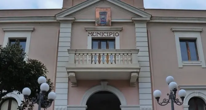 \"Sparatoria a Melito\", ma era una fake news. Il sindaco Nastasi: «Così si danneggia l’immagine della città»\n