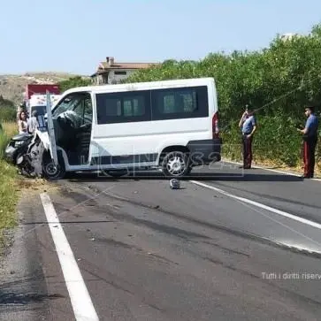 Tragico impatto sulla statale 106 a Brancaleone, un morto