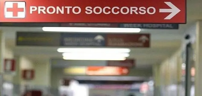 Troppa attesa al pronto soccorso, infermiere minacciato e preso a schiaffi