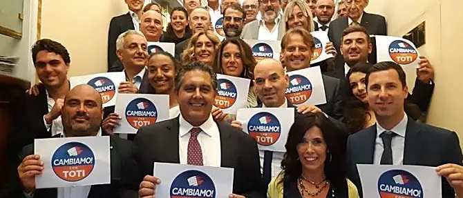Nasce “Cambiamo!”, il partito di Toti: «Sogniamo un nuovo centrodestra»