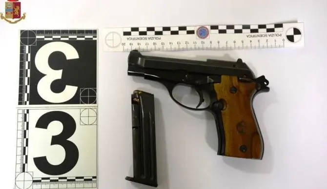 Vibo, minaccia un giovane con una pistola: arrestato 64enne