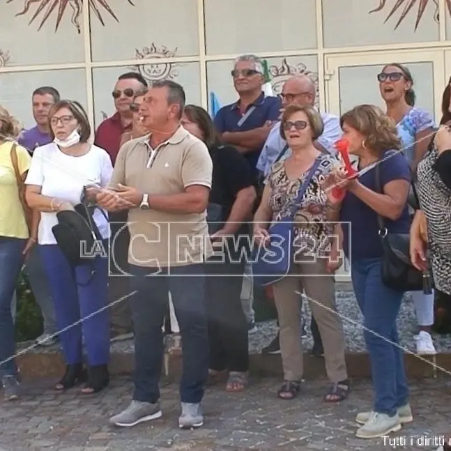 I precari della sanità alla cittadella: «Non faremo i parassiti dello Stato»