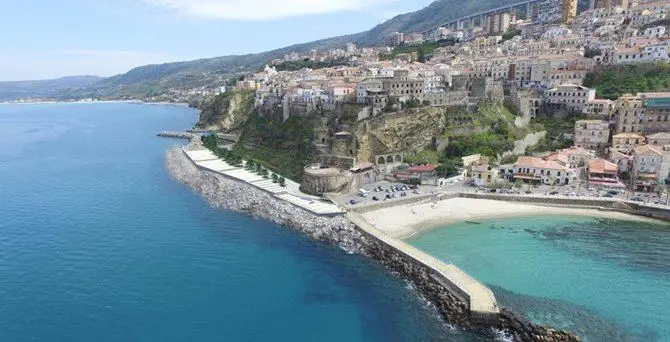 Pizzo, un lungomare per domare il moto ondoso e riqualificare la Marina