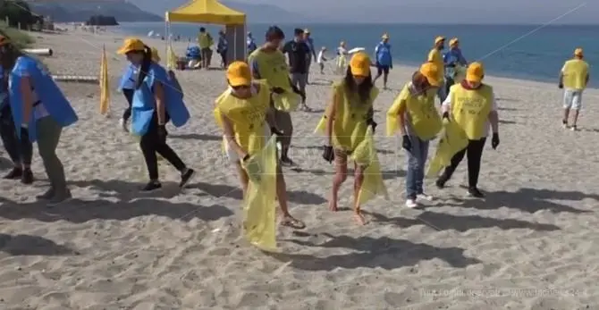 “Ripuliamo le spiagge”, il tour di Legambiente arriva alla Tonnara di Palmi