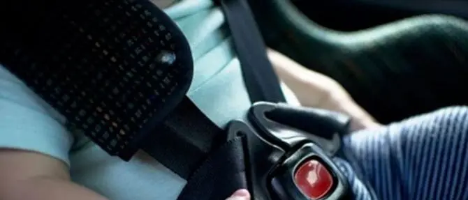 Dimenticato in auto dal papà, muore bimbo di due anni