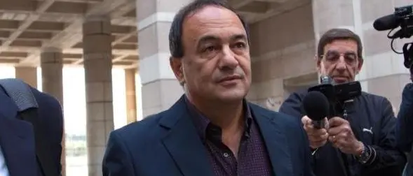 Riace, la Procura chiede l'arresto di Lucano: «Torni ai domiciliari»