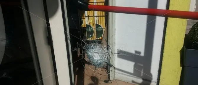 L’ombra del racket a Cosenza, colpi di pistola contro un negozio