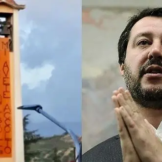 Cosenza, il vangelo secondo Matteo in contrapposizione all'arrivo di Salvini