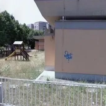 Mamme litigano su Fb e poi s'affrontano a colpi di mestolo vicino scuola