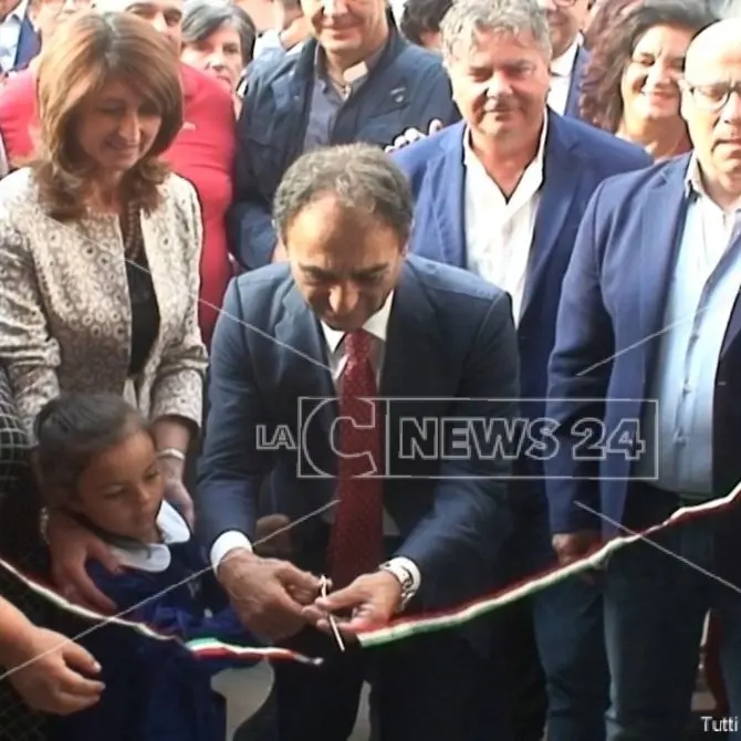 Catanzaro, dopo 10 anni risuona la campanella nella scuola di via Forni