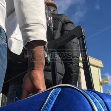 Ennesimo sbarco fantasma in Calabria, migranti individuati lungo la ferrovia